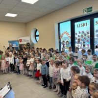 I rocznica powstania przedszkola i żłobka, na zdjęciach goście i dzieci.