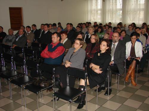 Złożenie kwiatów pod tablicą Św. Jana Pawła II