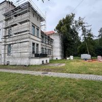Zdjęcia przedstawiające remont szkól podstawowych w Pigży i Wybczu