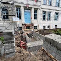 Zdjęcia przedstawiające remont szkól podstawowych w Pigży i Wybczu