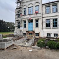 Zdjęcia przedstawiające remont szkól podstawowych w Pigży i Wybczu