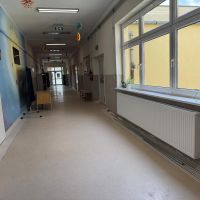 Zdjęcia przedstawiające remont szkól podstawowych w Pigży i Wybczu