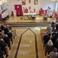 Zdjęcia z 19.10.2025 r. - msza św. odpustowa w kościele w Łubiance pod przewodnictwem biskupa Arkadiusza Okroja