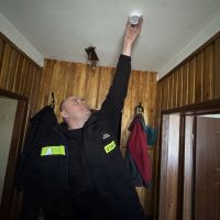 Zdjęcia z montażu czujek u mieszkańców gminy