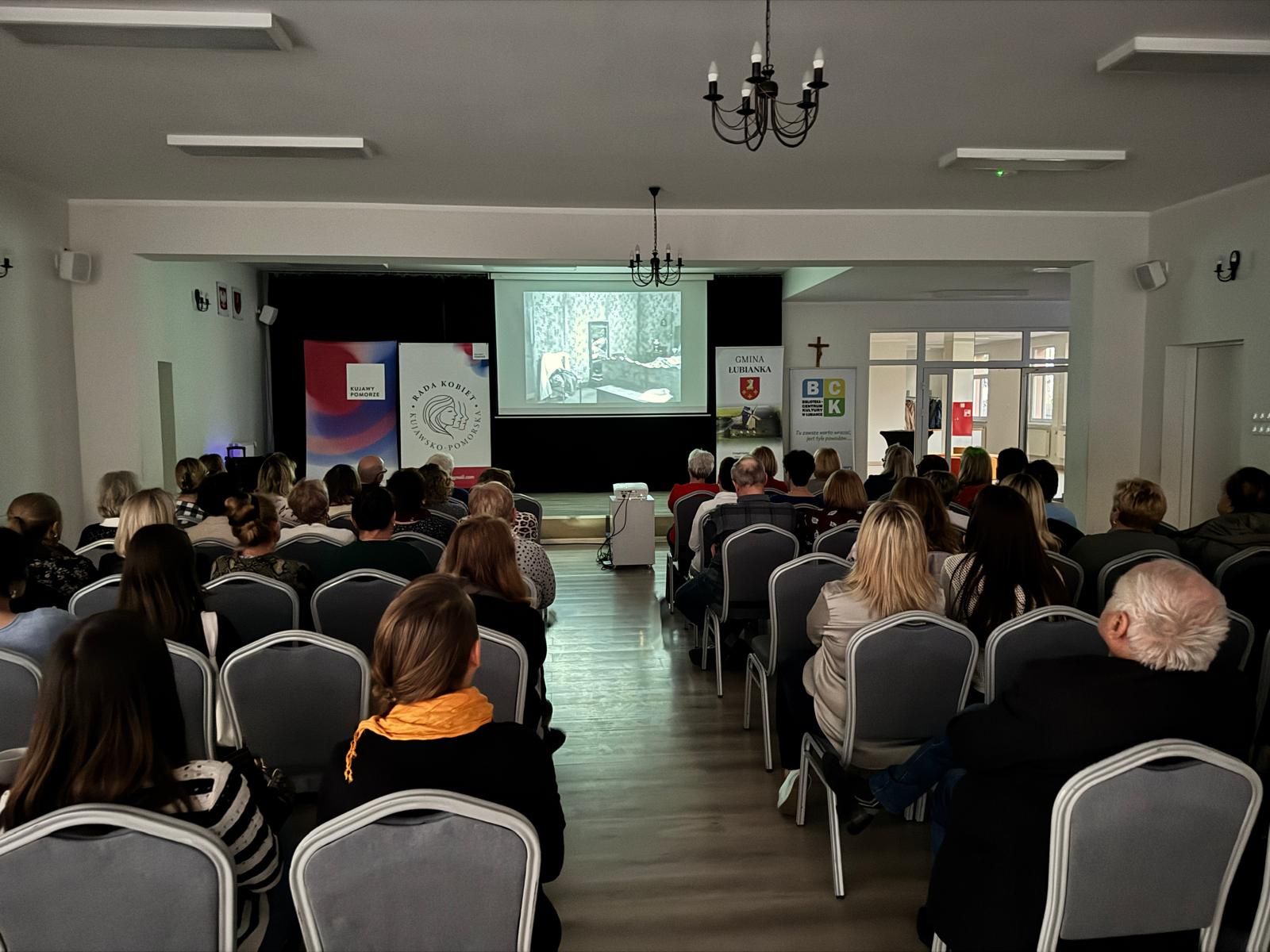 Pokaz filmu "Jutro będzie nasze".