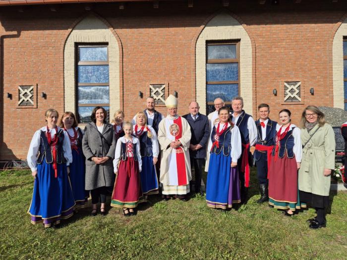 Uroczysta msza odpustowa w Łubiance z udziałem biskupa i delegacji „Solidarności”
